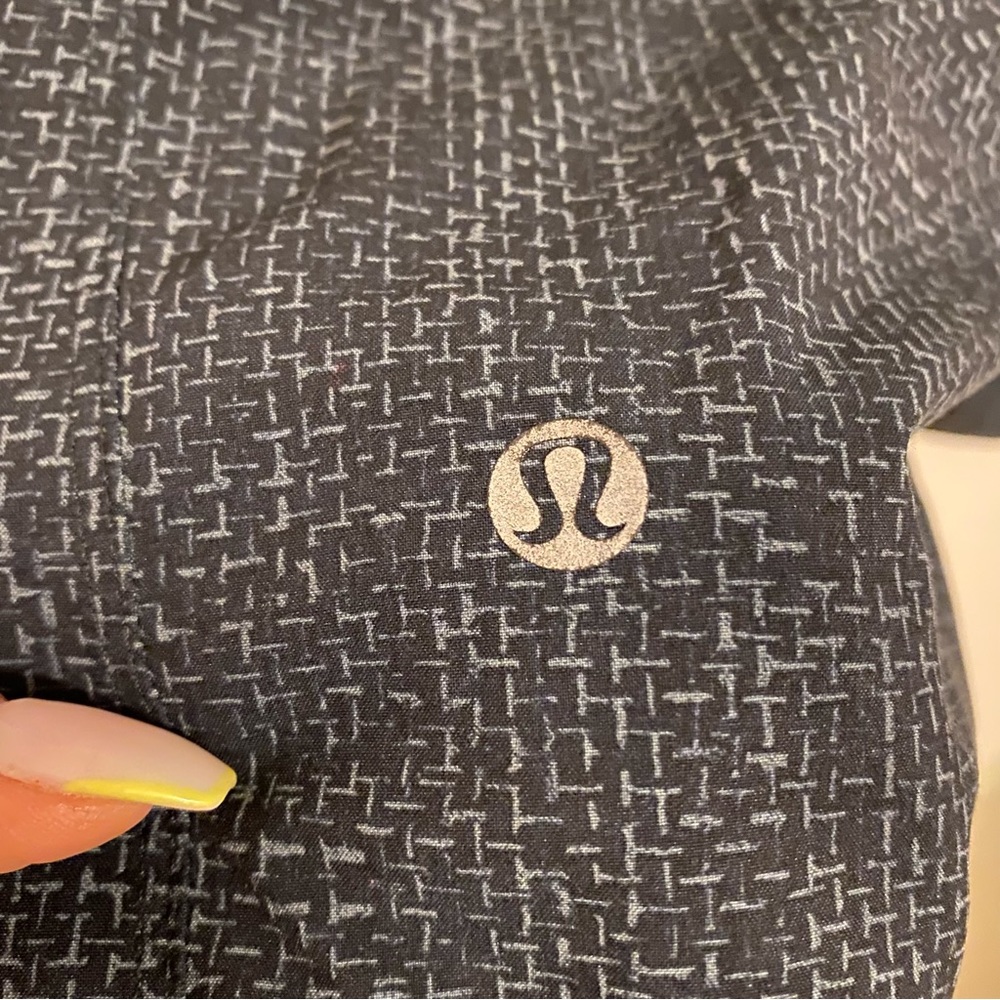 Mens Lululemon Shorts Size S - Picture 4 of 4